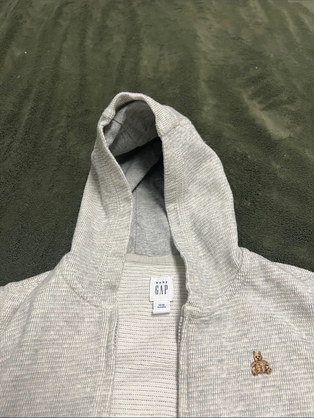 GAP light gray